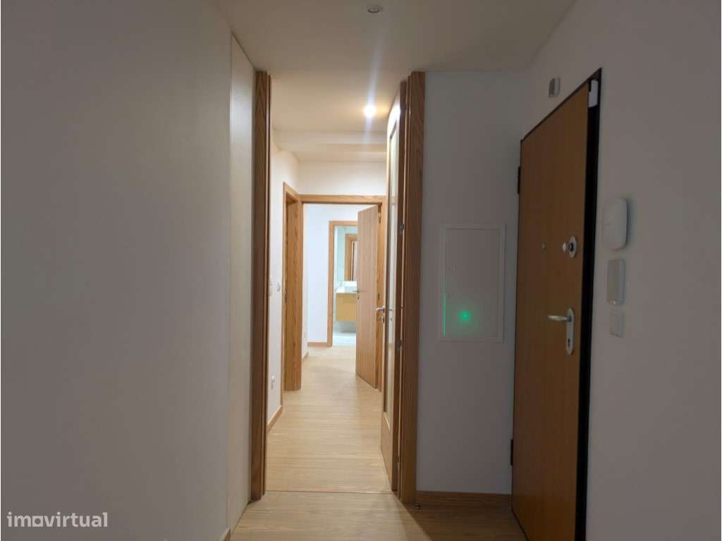 Apartamento T2 em condomínio fechado com piscina no centro de Ermes...-5