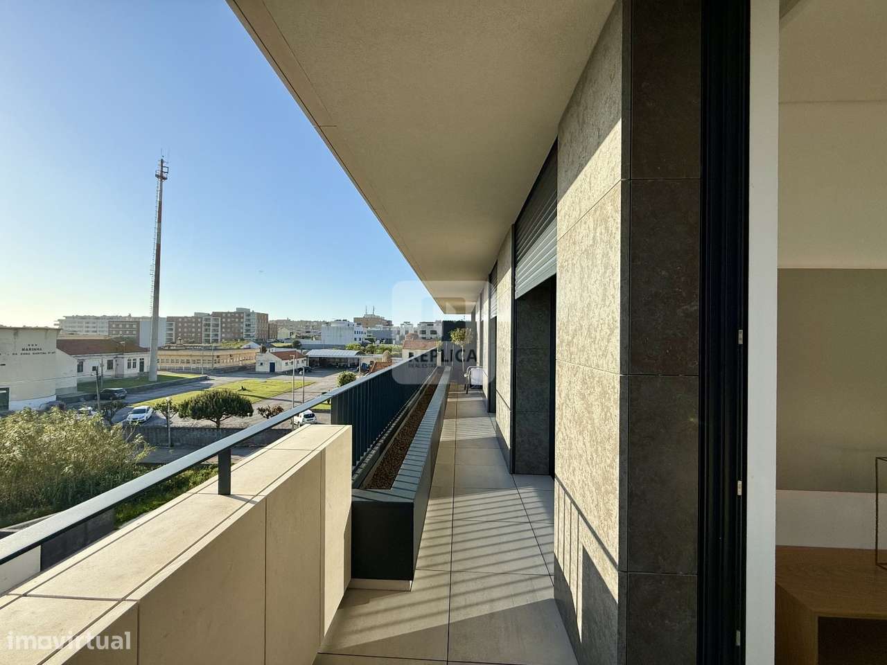 Apartamento T3  com varanda de 25 m² e garagem em Leça da Palmeira - Grande imagem: 4/28