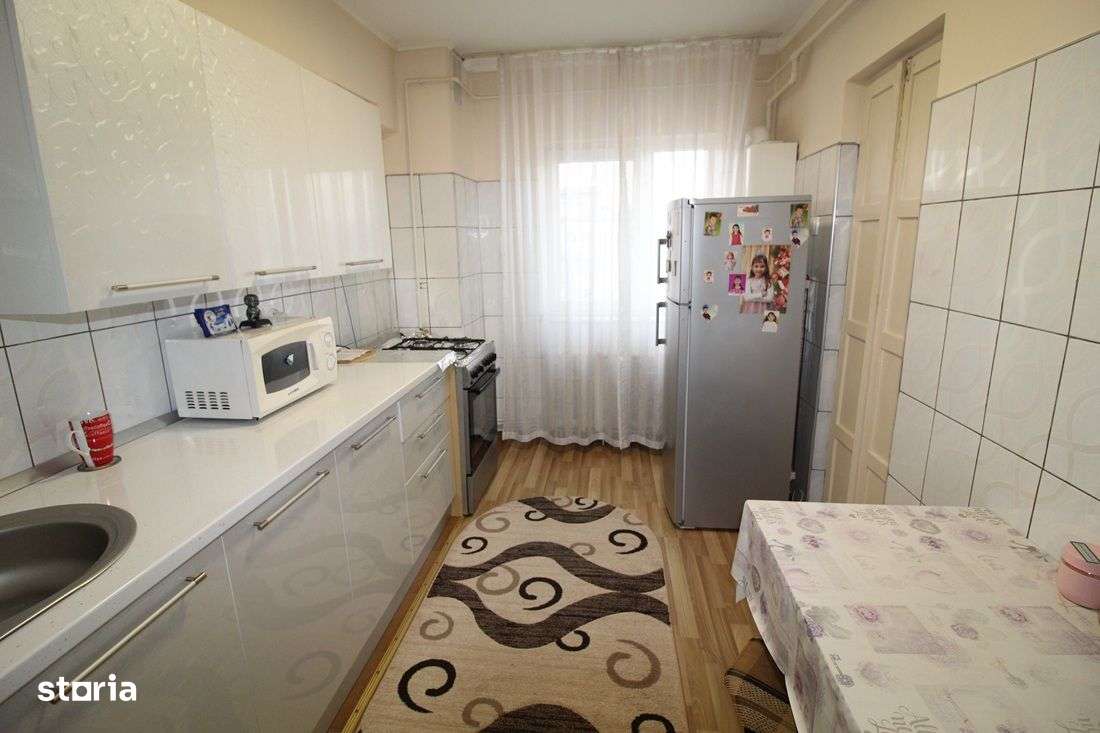 Vând apartament 2 camere în Hunedoara, zona Micro5-1/Bd. Dacia, 50mp - Imagine principală: 3/10