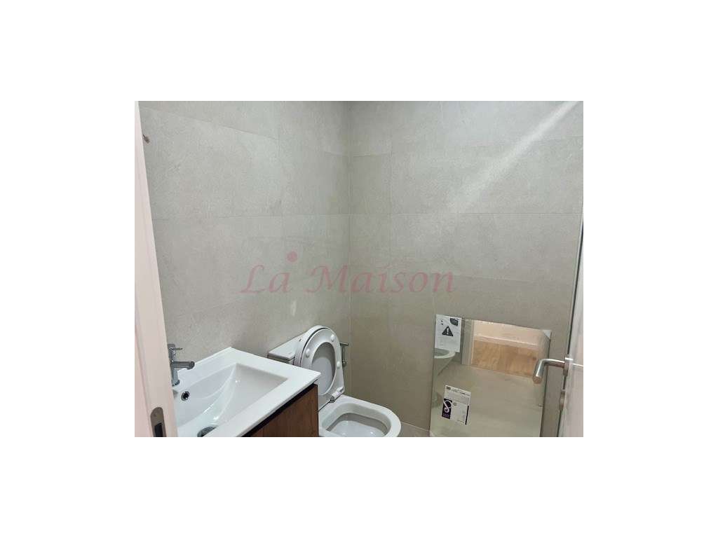 Apartamento T3 totalmente remodelado na Amadora-12