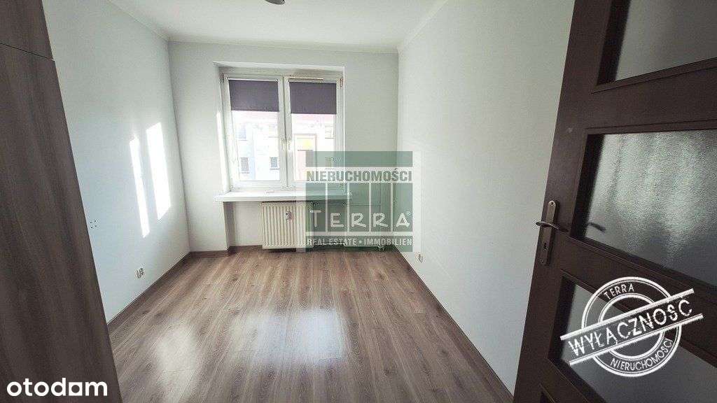 Trzypokojowe z balkonem w centrum miasta-9