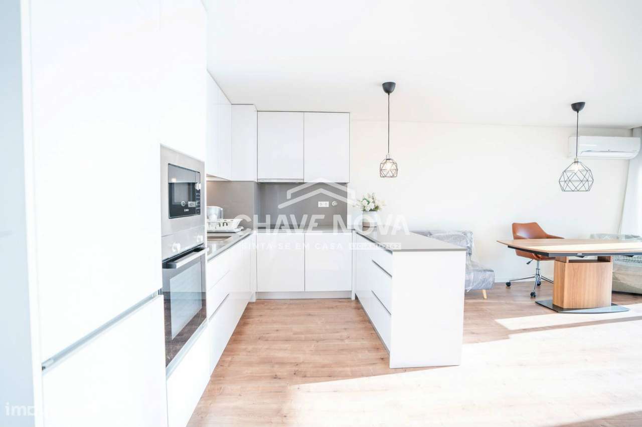 T3 c/ Varanda e Lugar de Garagem em Oliveira do Douro - Grande imagem: 2/21