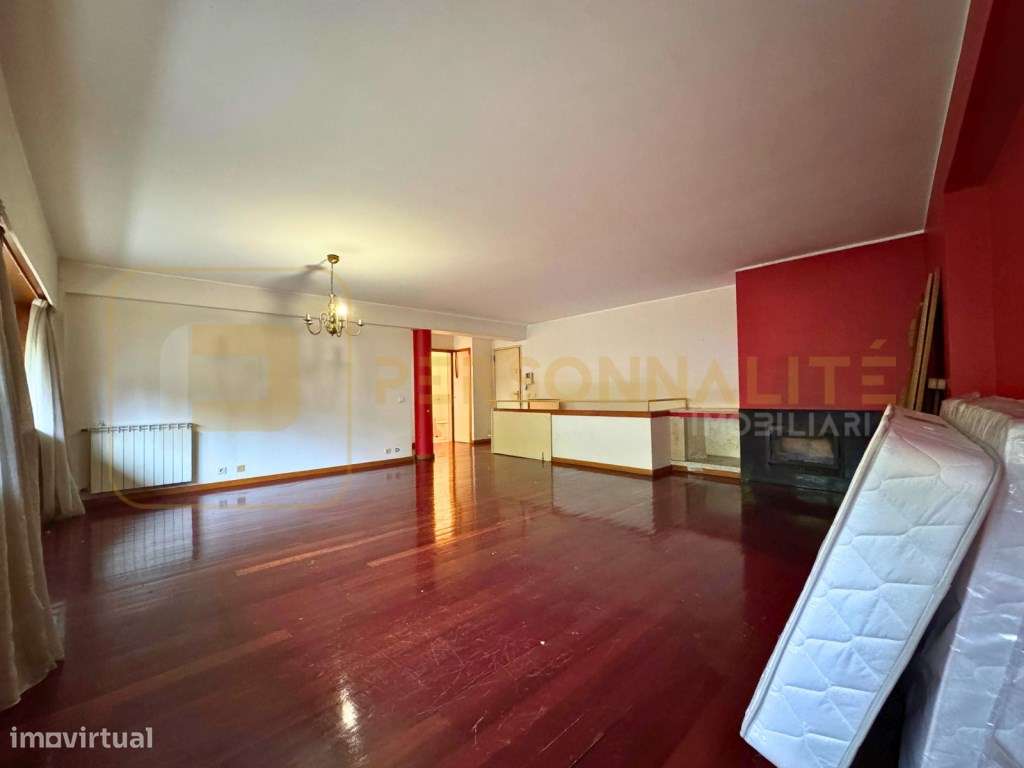 Espaçoso T3 Duplex - Centro de Guimarães - Grande imagem: 5/24