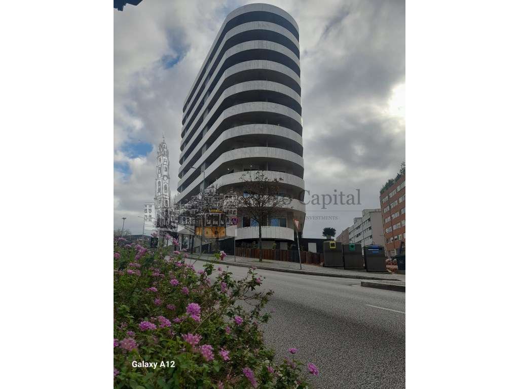 EXCELENTE APARTAMENTO T1 NOVO, PARA ARRENDAMENTO, COM UM LUGAR DE G... - Grande imagem: 4/24