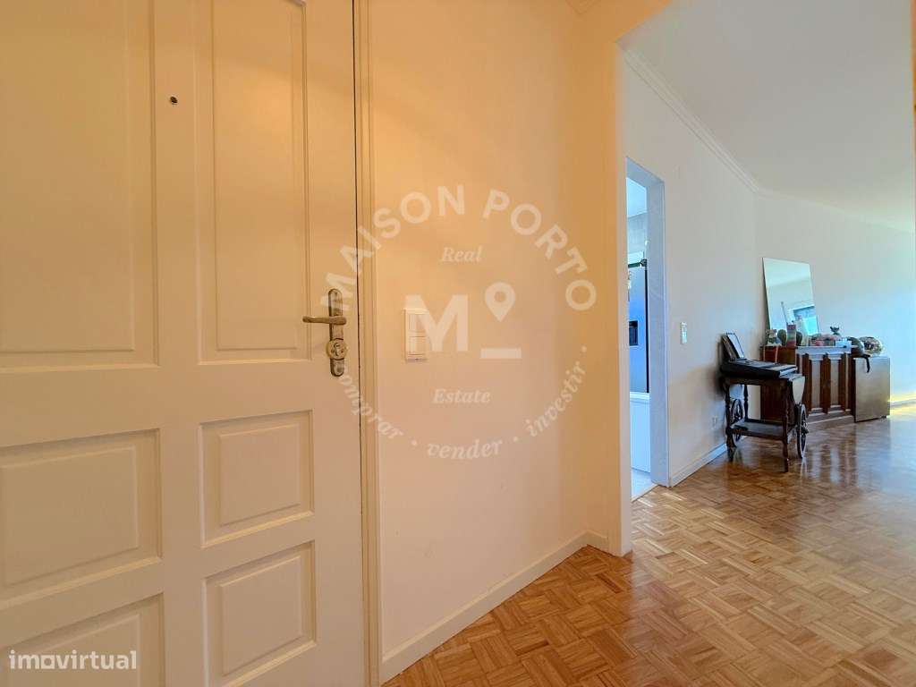 Apartamento T3 Remodelado em Condomínio com Piscina e Jardim e com ... - Grande imagem: 3/36