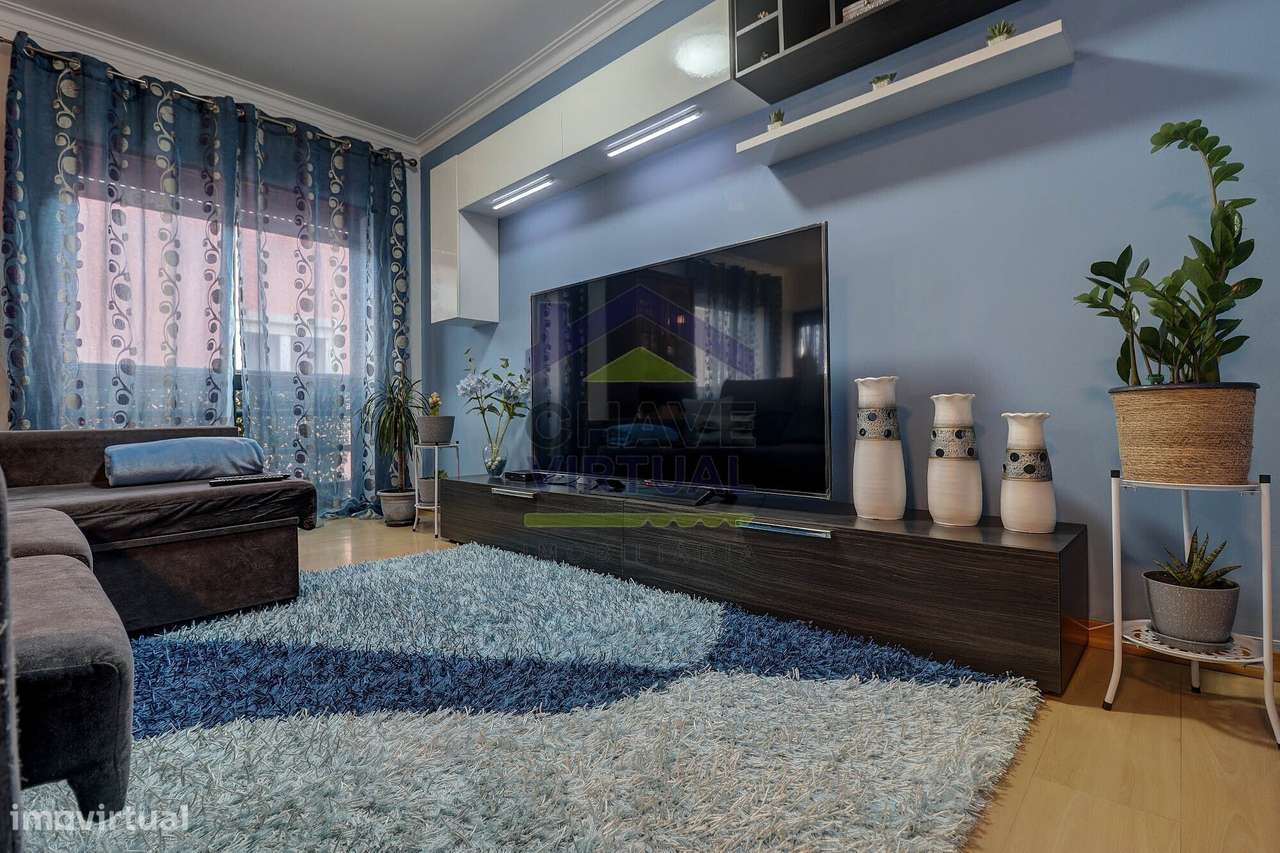 Apartamento T3 com Sótão Amplo - Centro Bombarral-13