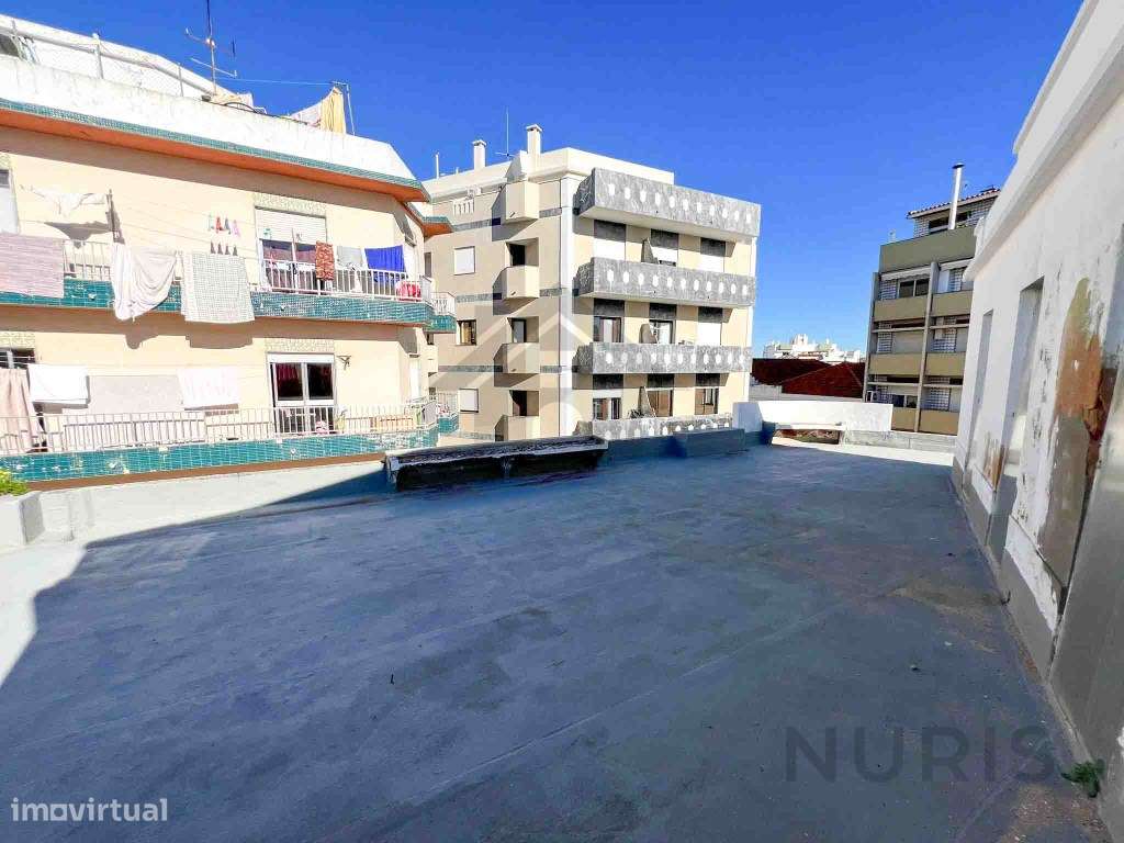 Moradia T3 com Espaço Comercial para Venda em Portimão-18