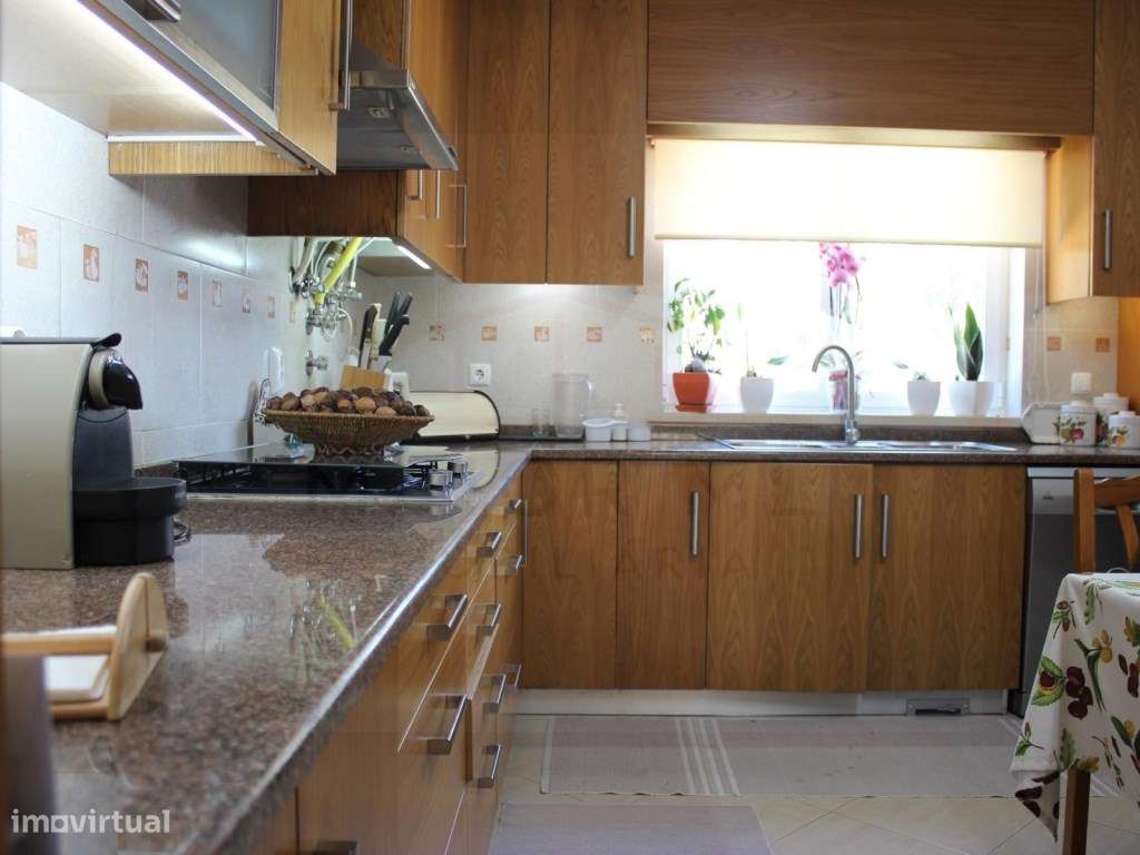 Moradia T5 com grandes áreas em zona muito tranquila de Rio Maior-30