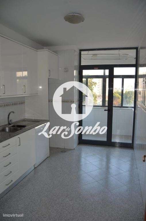 Excelente apartamento T2 no centro da Maia-3