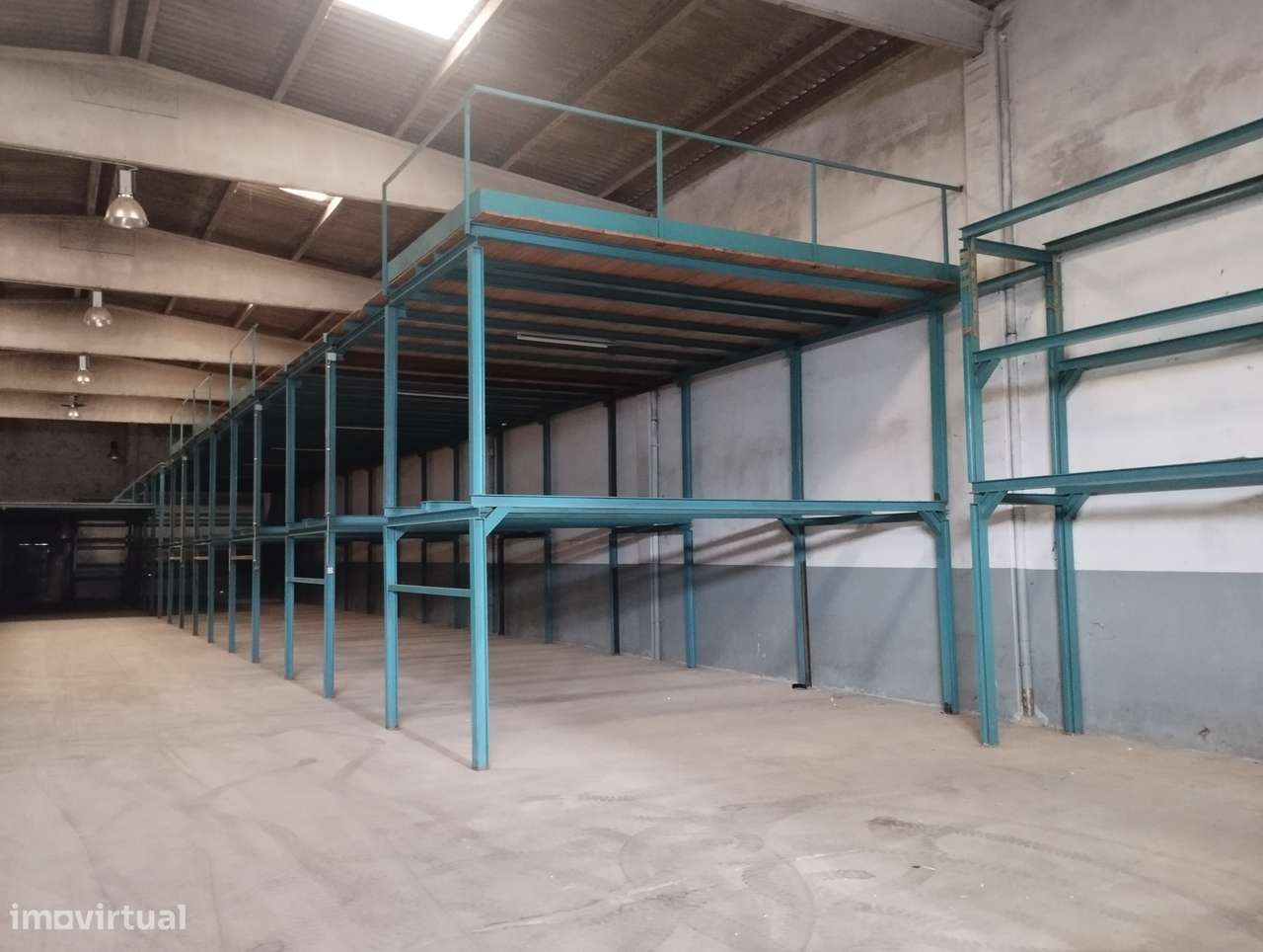 Armazém na zona industrial da Carriça TROFA-3