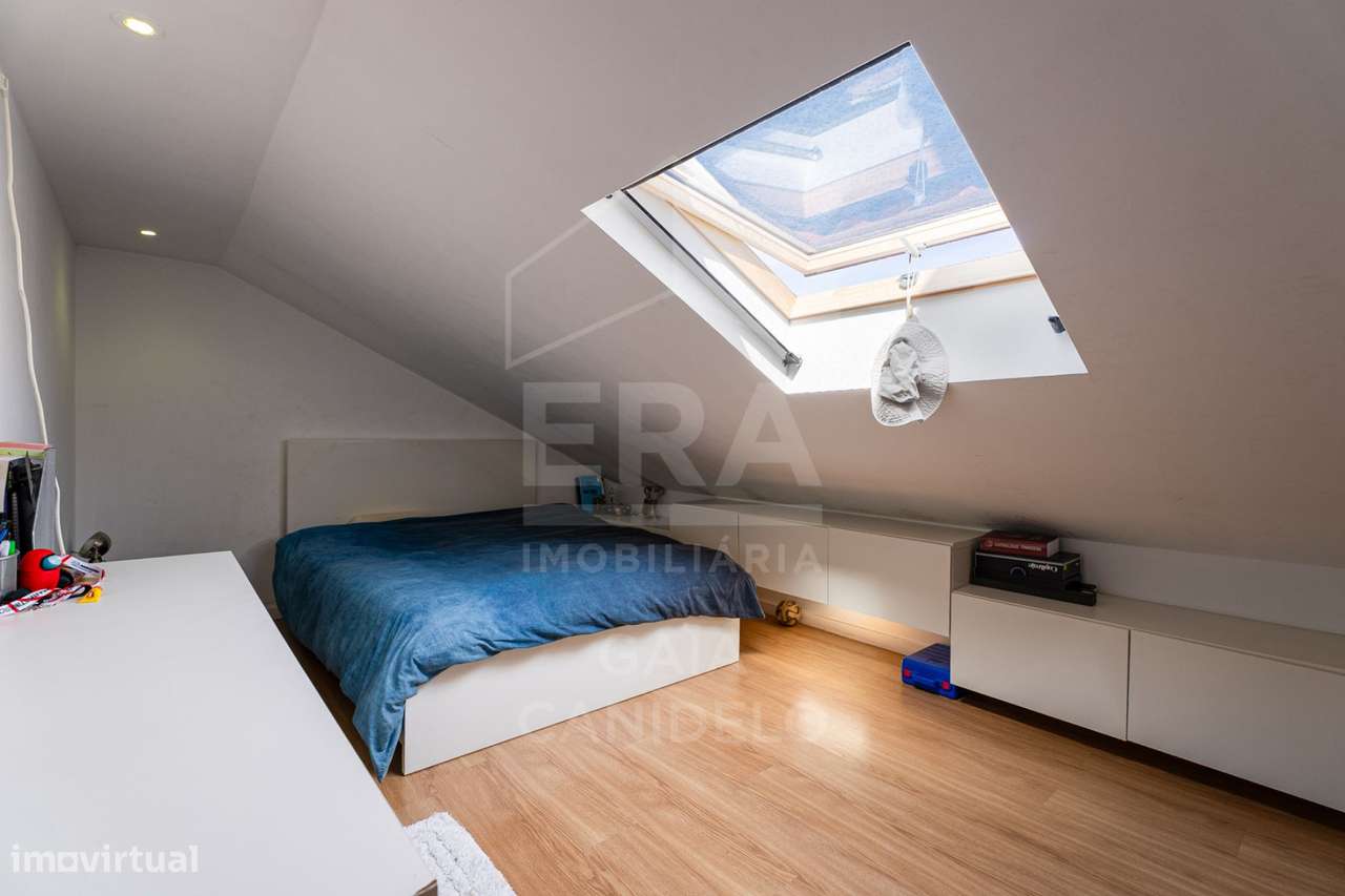 T2 Duplex com Terraço e Garagem Dupla-16