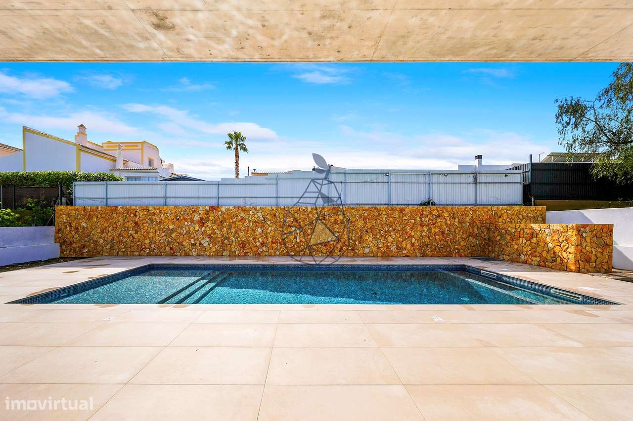 Moradia Nova com Piscina na Urbanização Monte Canelas - Portimão-33