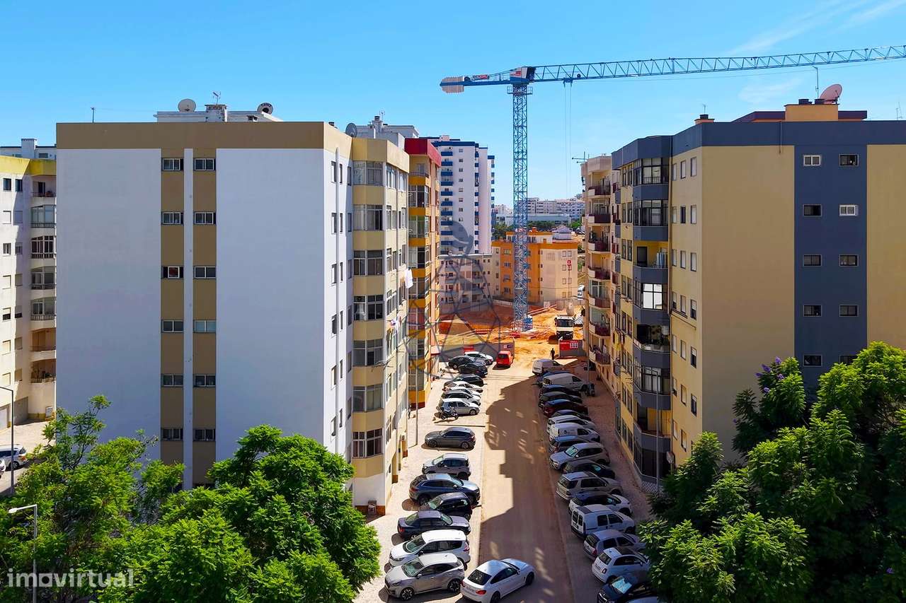 Apartamento T2 com Garagem e Elevador — Portimão-39