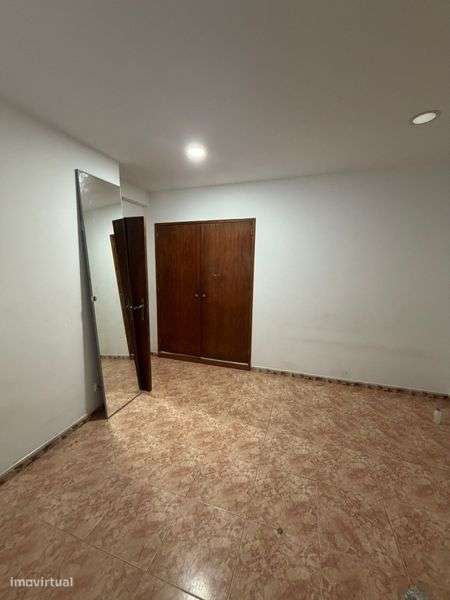 Arrenda-se Andar de Moradia T2 + 2 - Grande imagem: 5/12