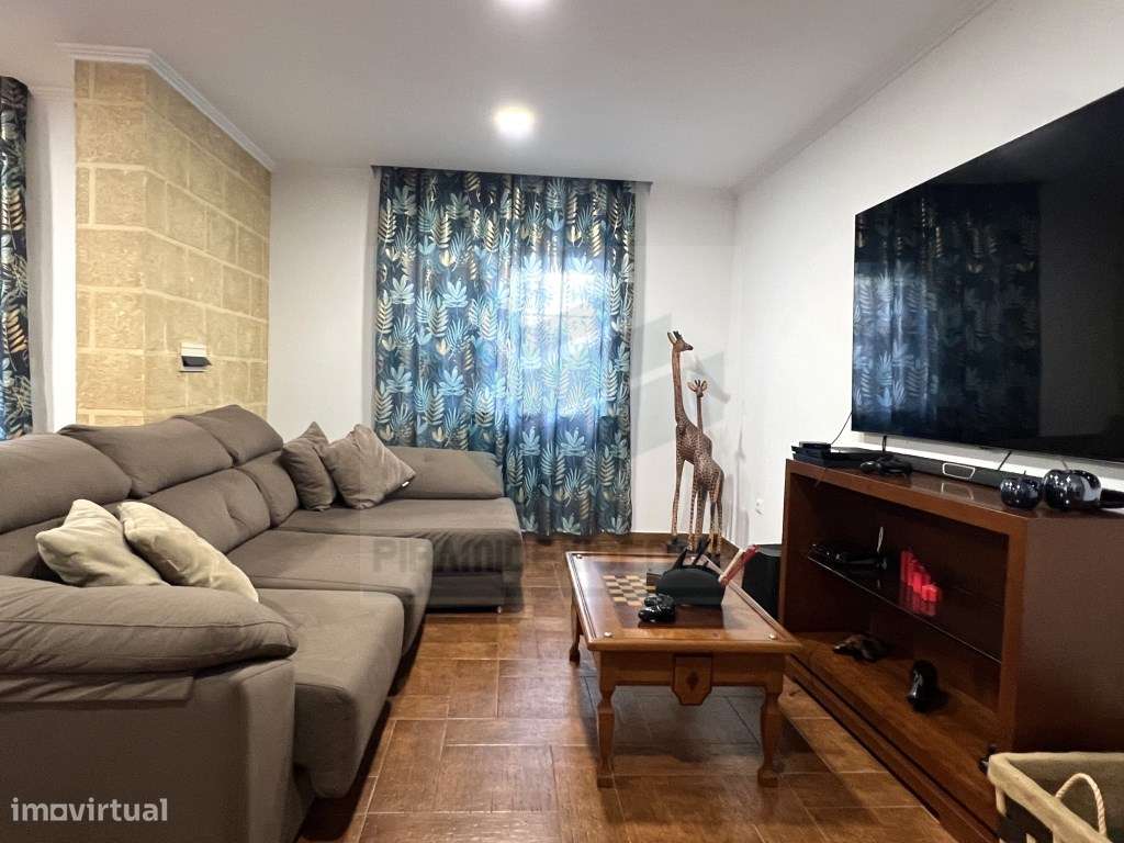 MORADIA T4+1, CAVE 76m2, SÓTAO, GARAGEM, GAIO - MOITA-12