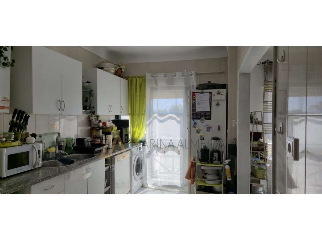 Apartamento t3 transformado em t2 com 2 varandas e arrecadação no c...-4
