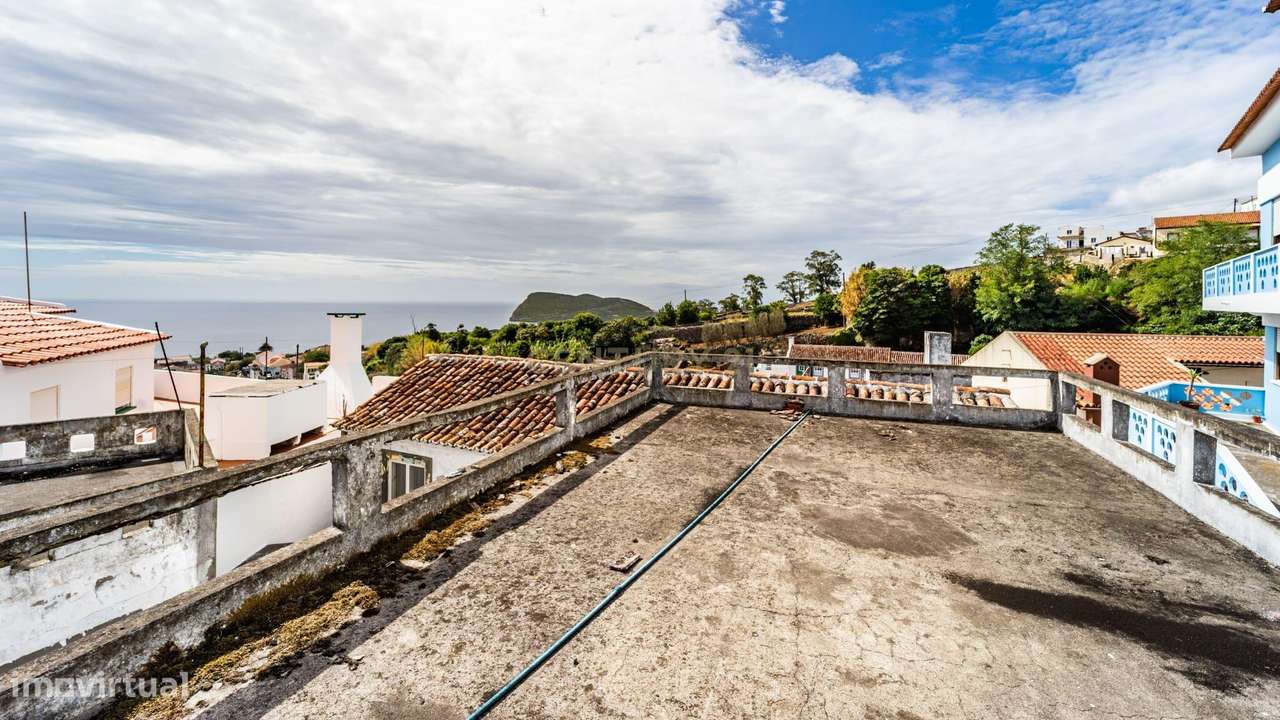 Moradia para remodelar com vista, em Ribeirinha - Ilha Terceira - Grande imagem: 5/9