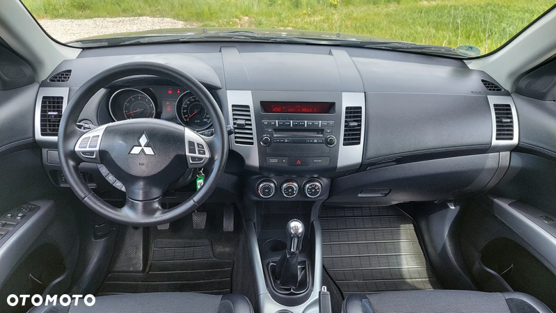 Mitsubishi Outlander 2.0 Invite 2WD - 19