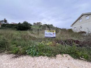 Terreno urbano com 294m2 na Portela da Azóia