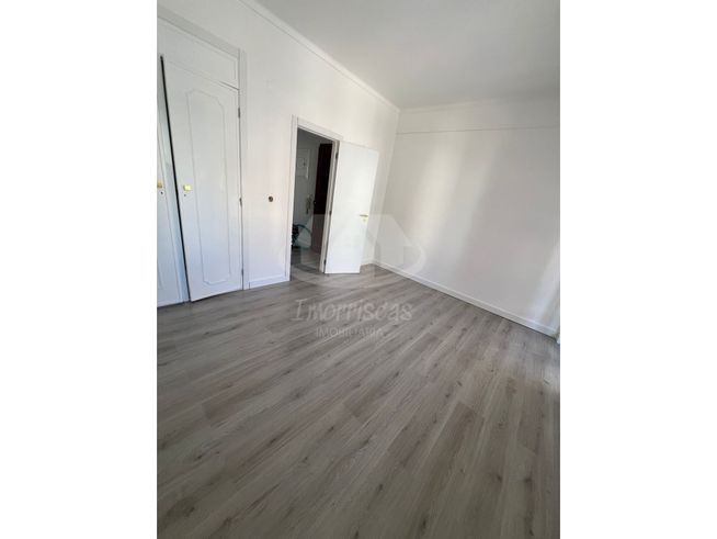 Apartamento T1 com 60 m² em Vialonga-13