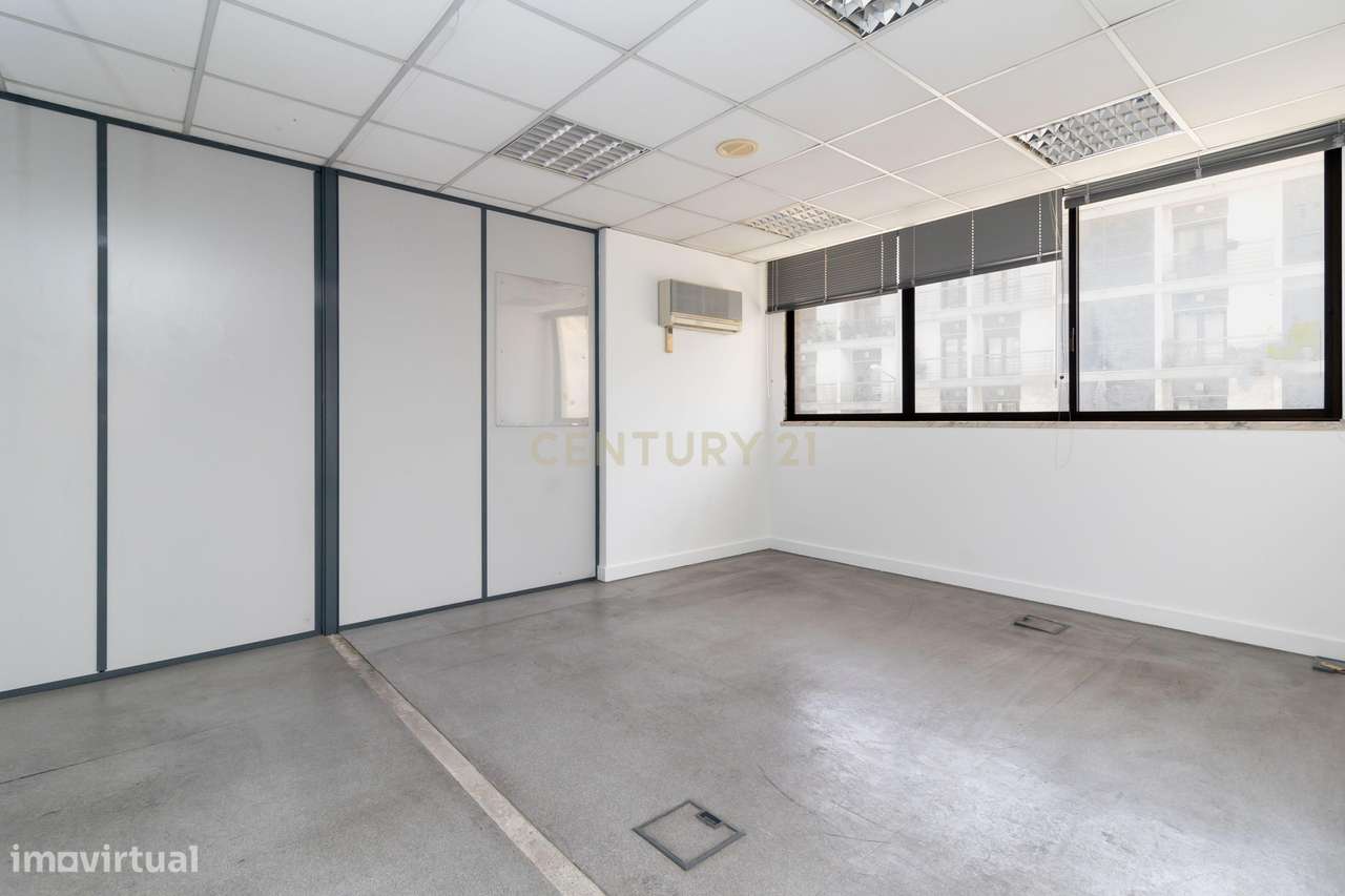 ESPAÇO COMERCIAL/SERVIÇOS com 311m2, para venda, no centro do Prior Ve-27