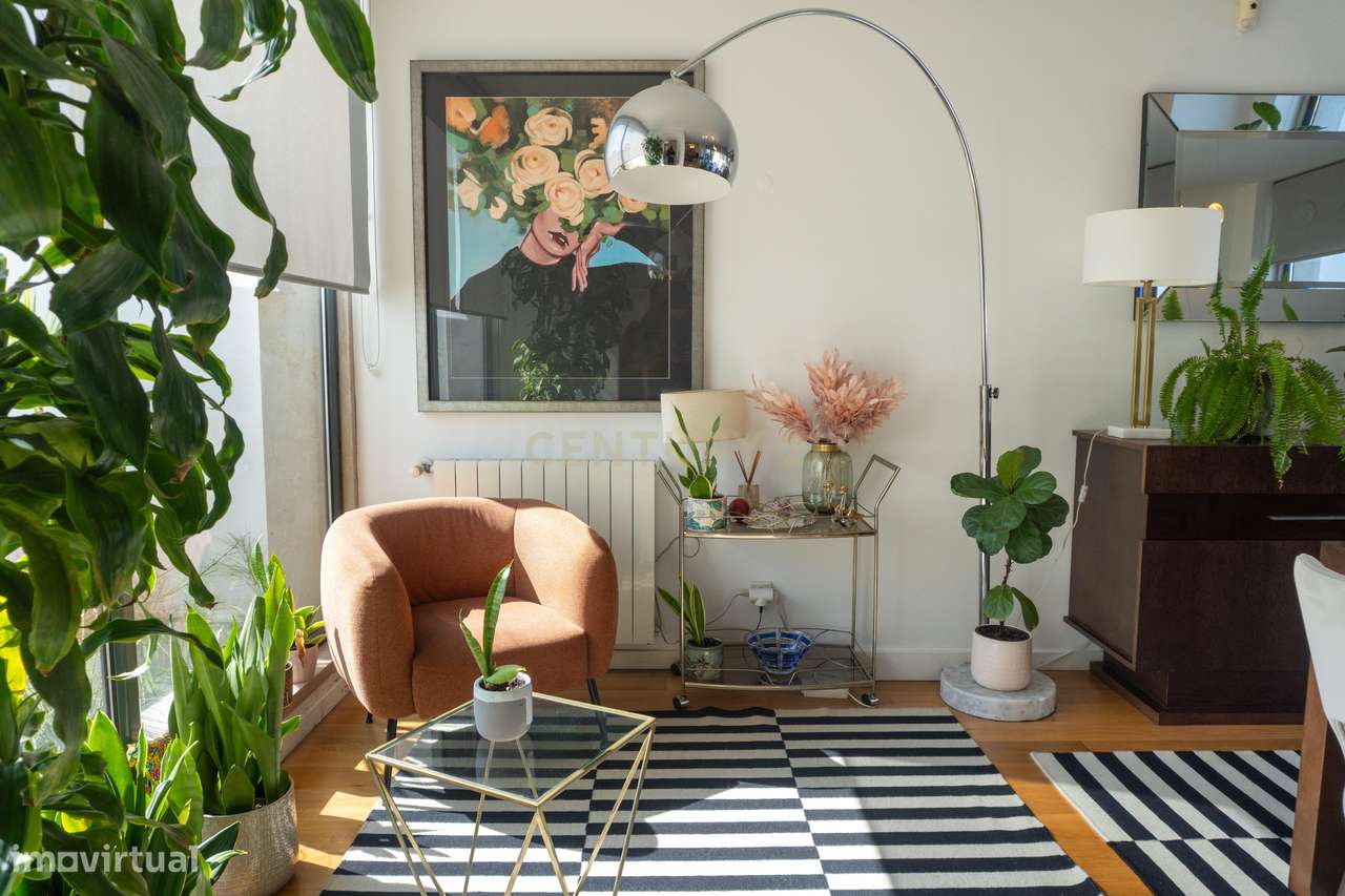 Moradia T4 independente com piscina e jardim em Caxias - Grande imagem: 3/39