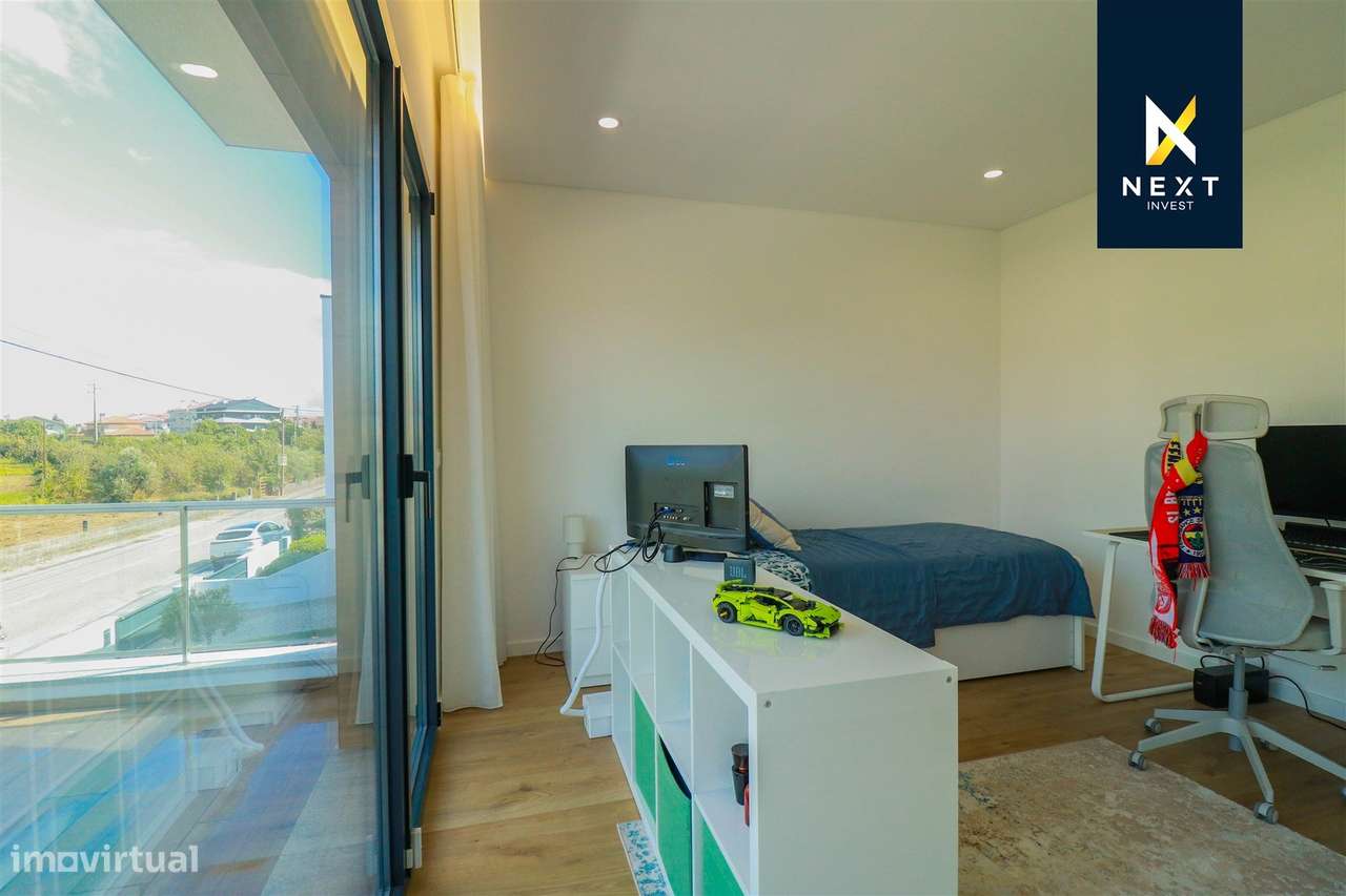 Moradia Geminada T4 com Piscina – Viseu-44