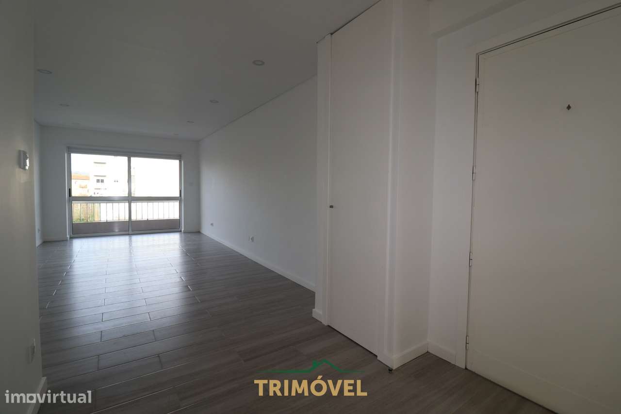 Apartamento T3 Venda em São João da Madeira,São João da Madeira-4