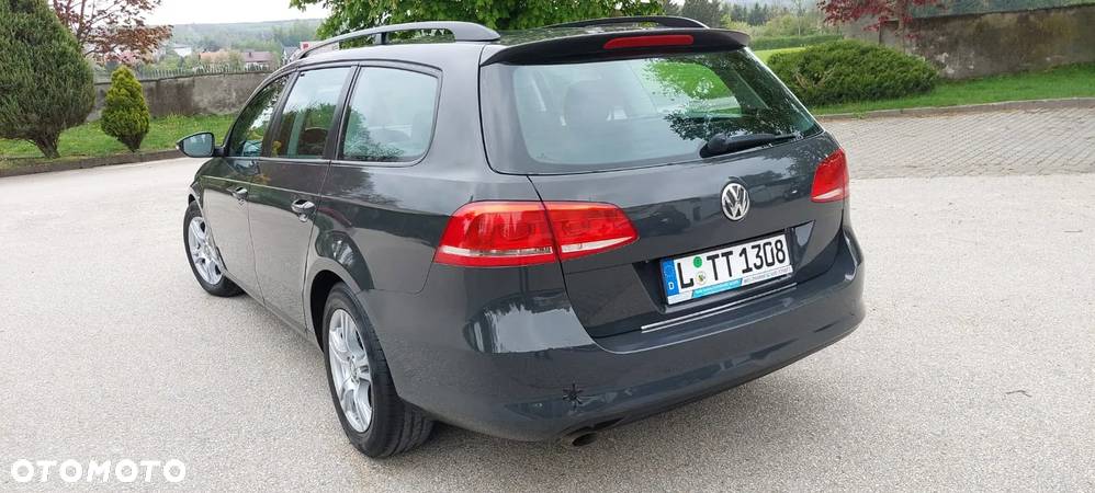 Volkswagen Passat 1.6 TDI Comfortline - 10
