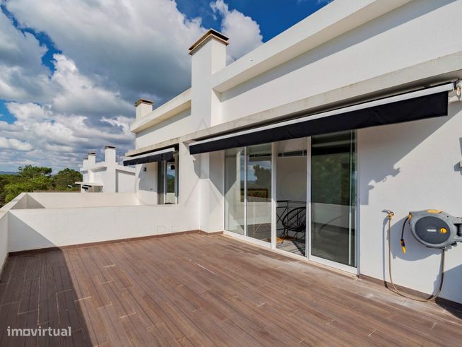 Moradia geminada T4 na Prestigiada Zona de Soltroia Rio-30
