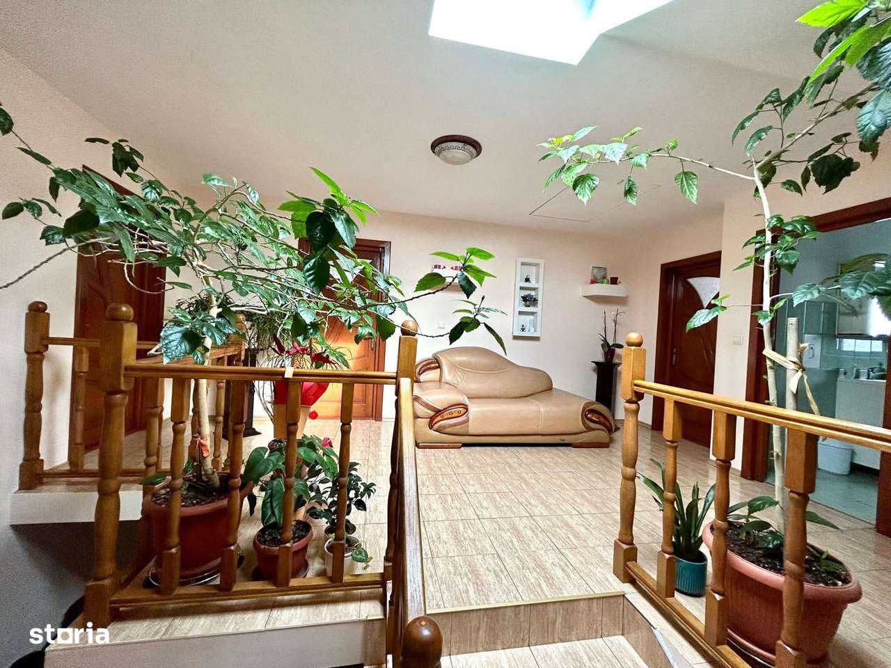 De vanzare casa semimobilata suprafata Teren 2.200mp - Imagine principală: 5/20