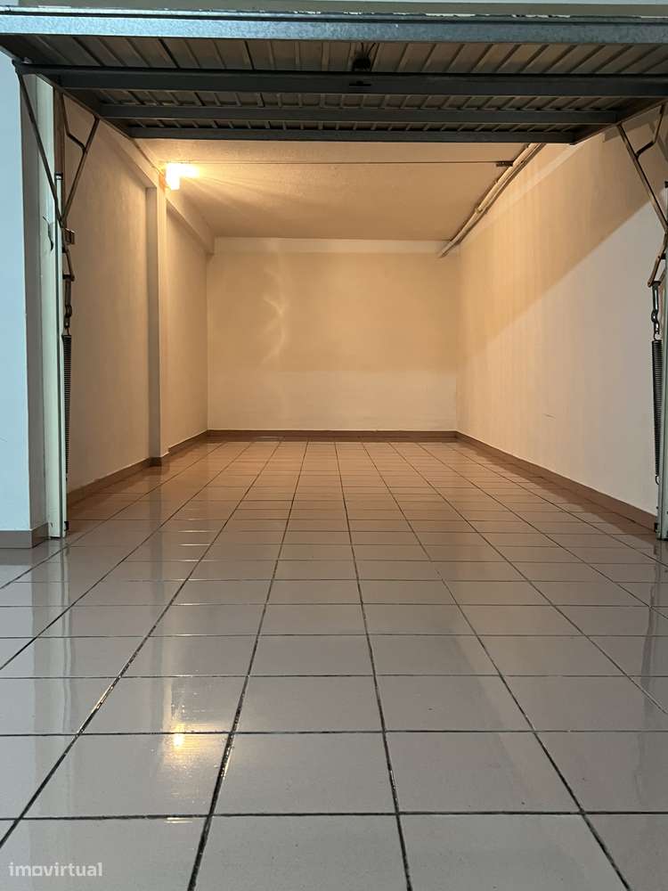 Garagem, União de Freguesias da cidade de Santarém, Rua Luíz Montez Mattoso - Grande imagem: 2/3