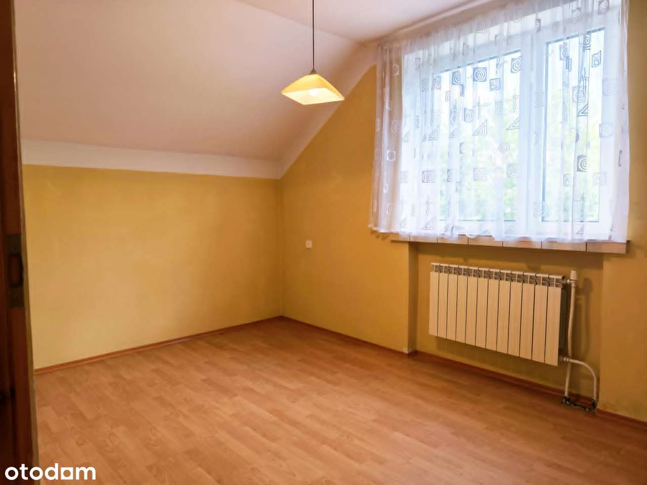Przestronny dom na dużej dzialce.-7