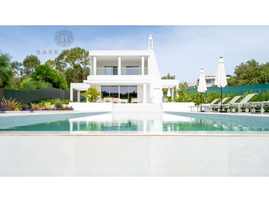 Moradia com 5 Quartos e Piscina Privada para Arrendamento Anual em ... - Grande imagem: 1/47