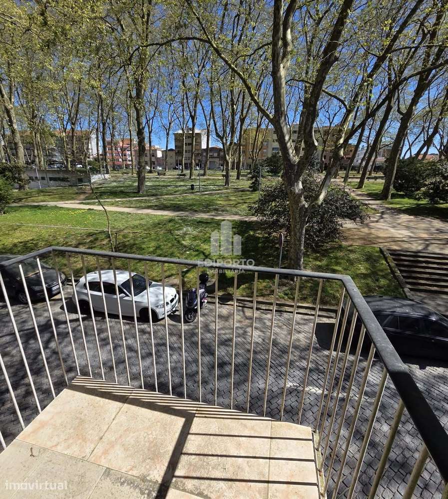 Apartamento T2 parcialmente renovado Praça da Corujeira - Grande imagem: 2/15