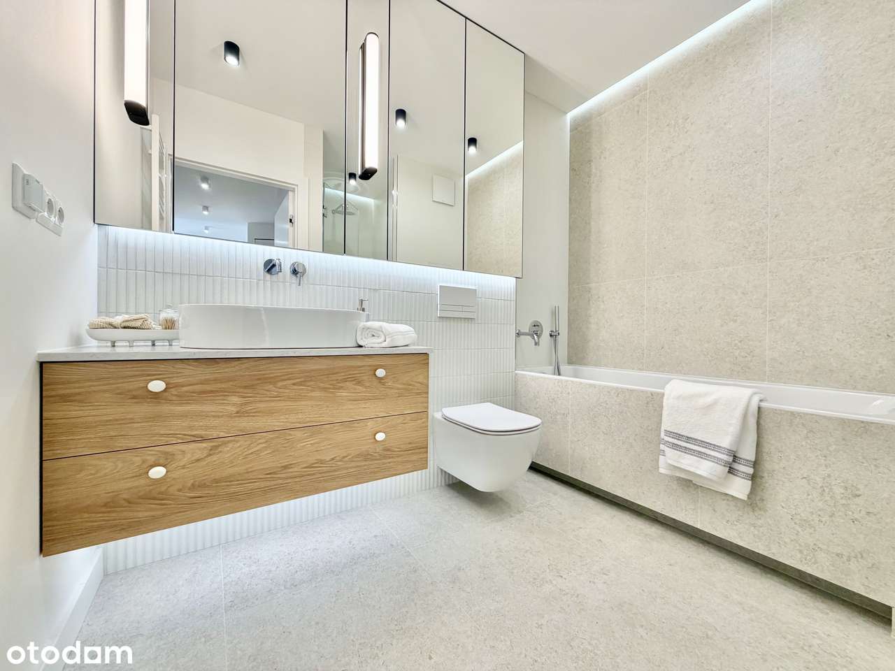 Komfortowy, wykończony apartament z garażem przy Rondzie Daszyńskiego-14