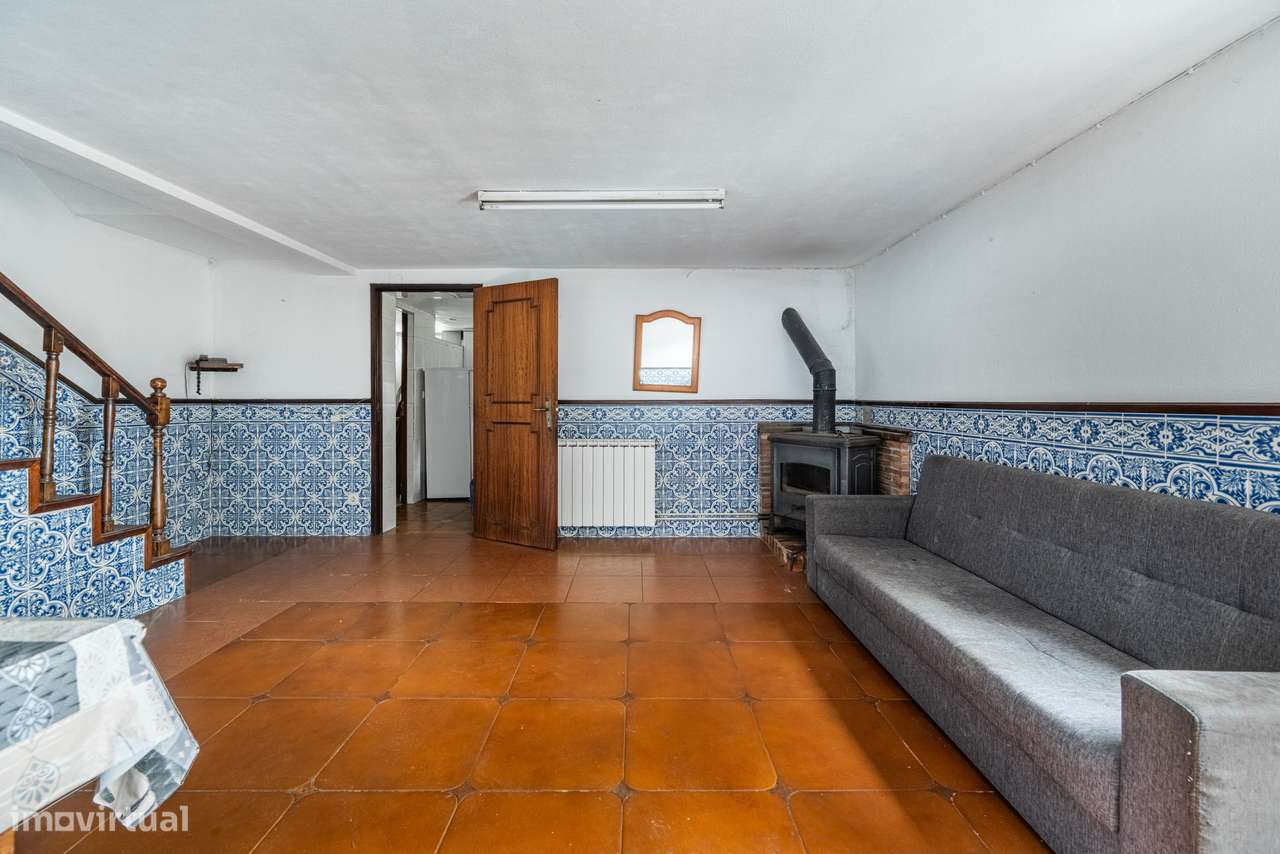 Moradia T4 de gaveto em Nogueira-23