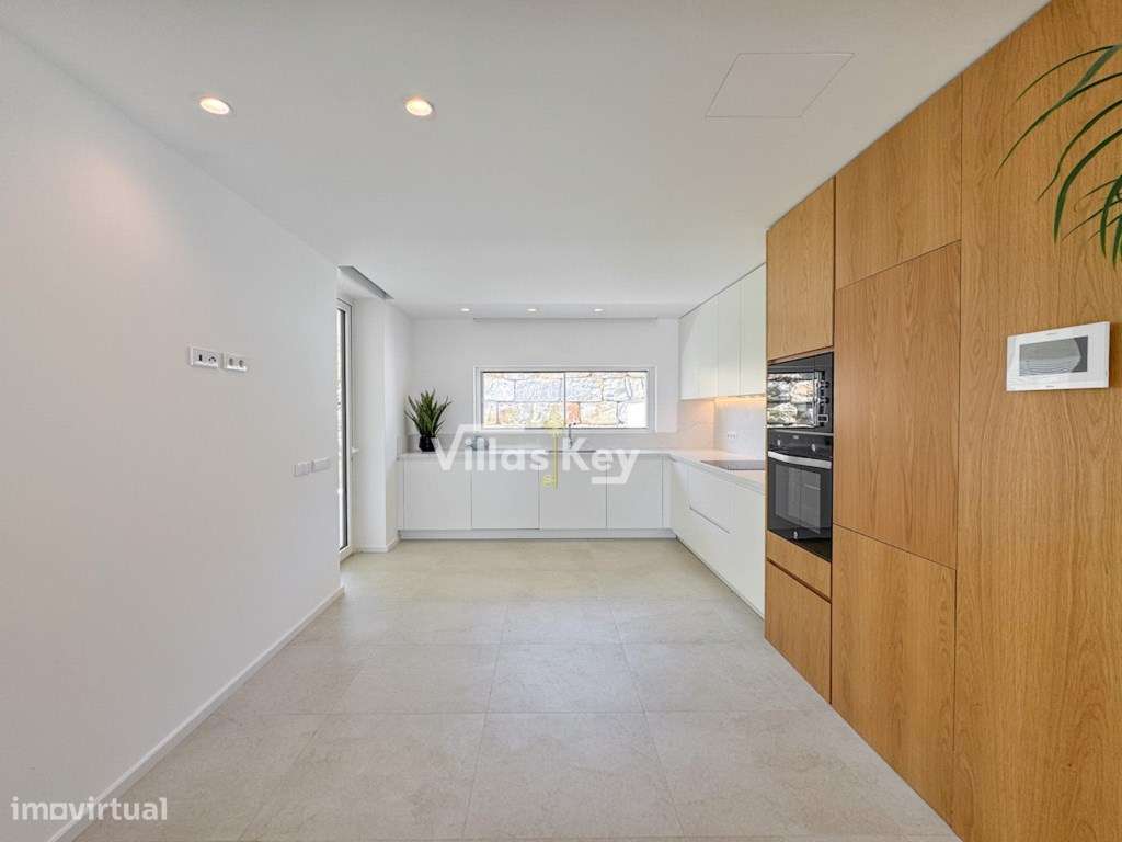 Nova Moradia Moderna com 3 quartos em Lagos com piscina privativa - Grande imagem: 4/34