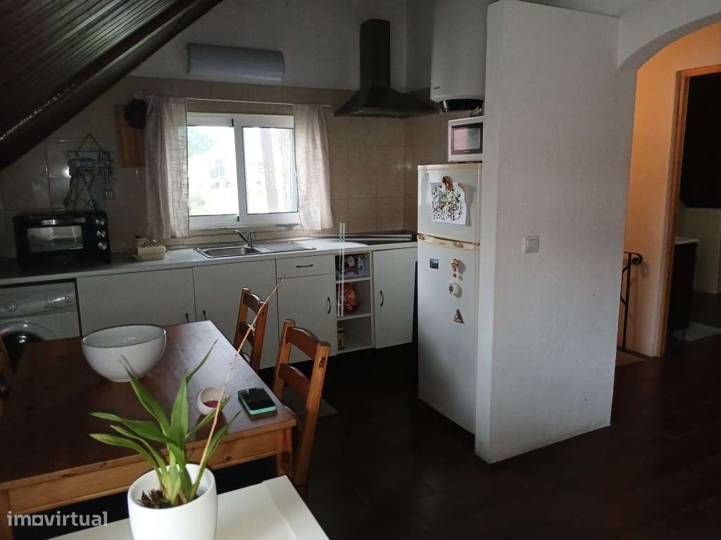 Moradia geminada T3, arquitetura tradicional- Aroeira - Grande imagem: 5/22