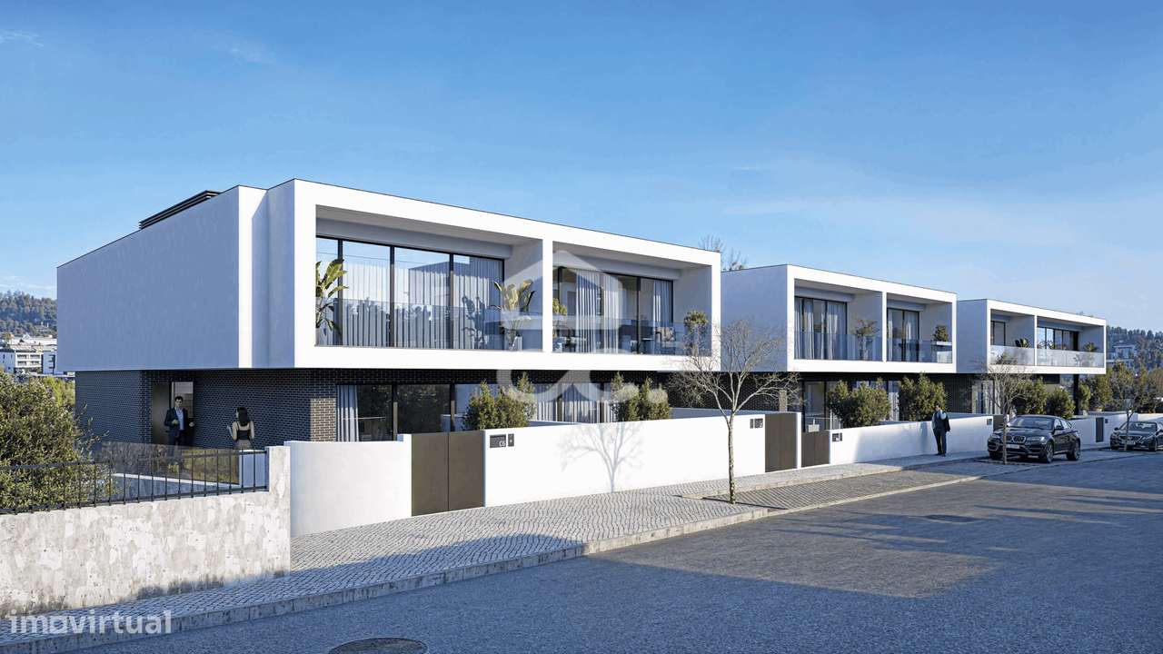 Moradia T4 nova, com jardim e terraço, em condomínio privativo com pis-9