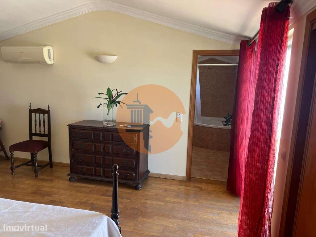 Fantástica Moradia com Piscina para venda-16