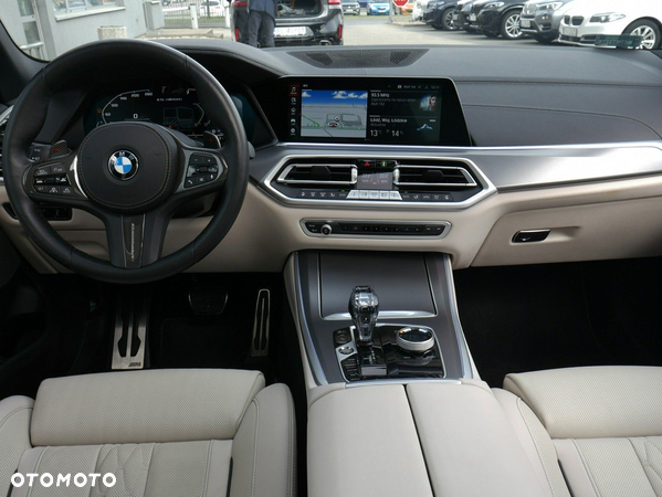 BMW X5 M M50i - 11