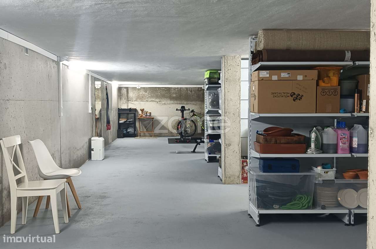 Moradia Térrea Semi- nova com piscina-26