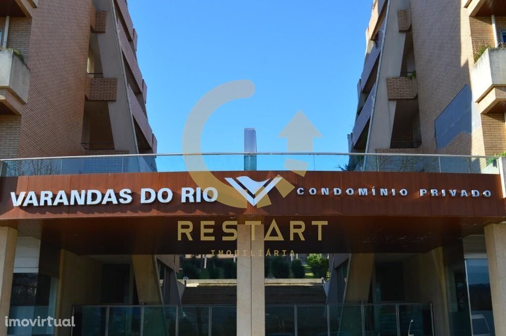 Apartamento T4 Suite Varanda Elevador Terraço Box 2 Carros S.J.Madeira