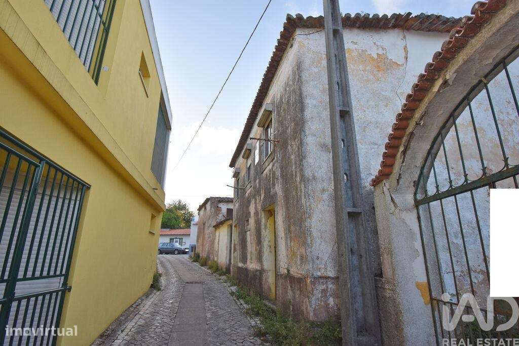 Casa tradicional T3 em Miranda do Corvo de 111,00 m2 - Grande imagem: 2/27