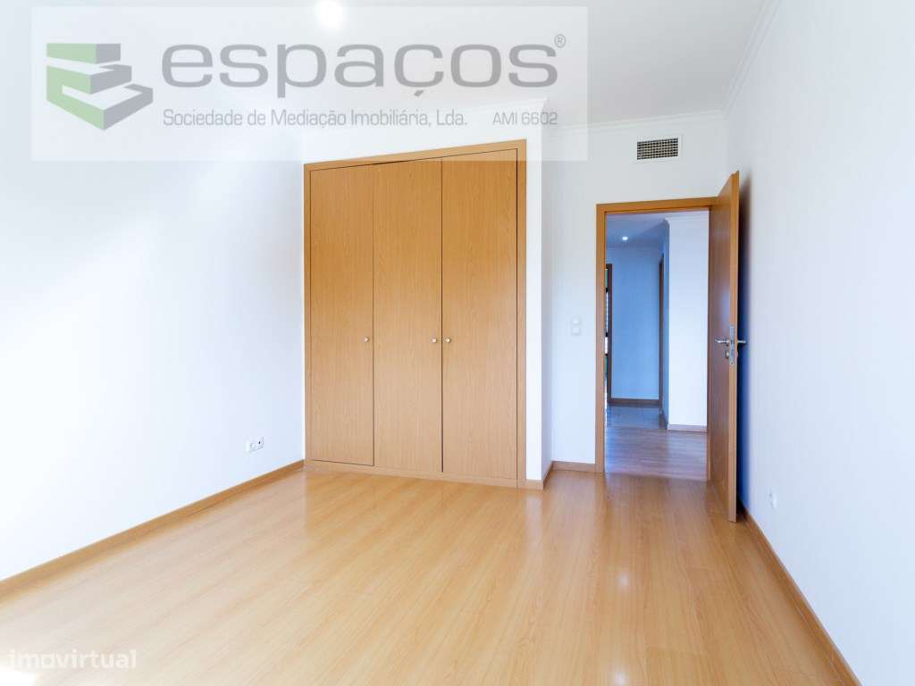 T2 na Quinta da Parreirinha, Vista rio, Parqueamento e arrecadação-15