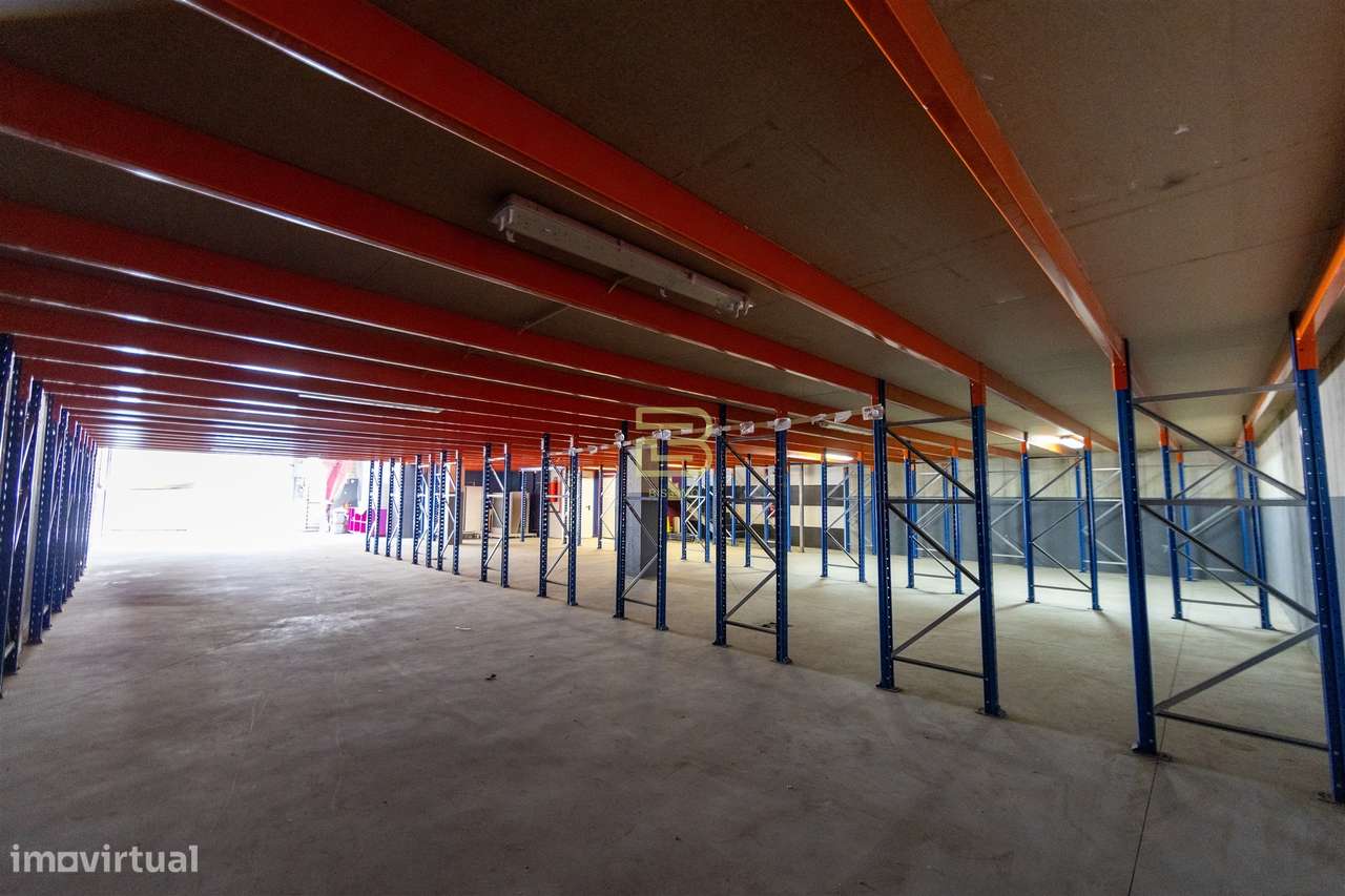 ARMAZÉM com 374m², para VENDA, na ZONA INDUSTRIAL de ERMESINDE-12