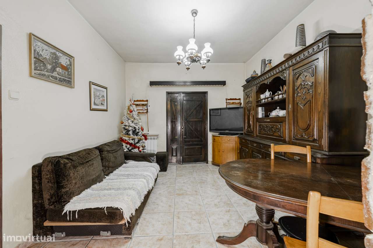 Moradia T2 para venda na Rua dos Emigrantes, Nogueira, Braga-5