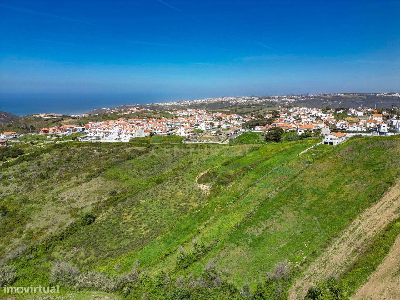 Moradia com Terreno Amplo e Vista Mar na Carvoeira-14