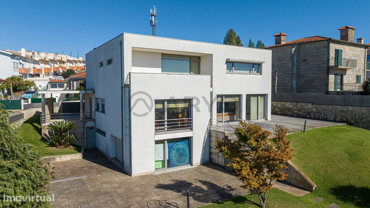 Moradia T4 com Piscina - Nogueira, Braga-33